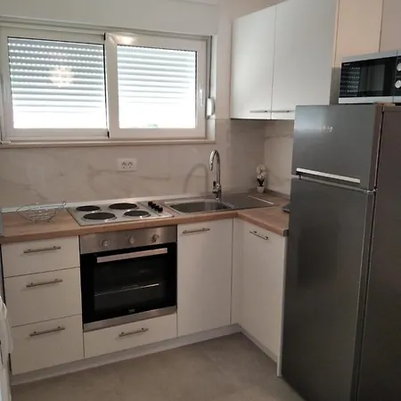 Mateo Apartment Split